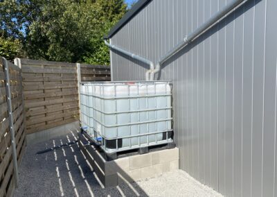 Een grote watertank naast een hekwerk is te zien op de Projectpagina Hoboken (B).